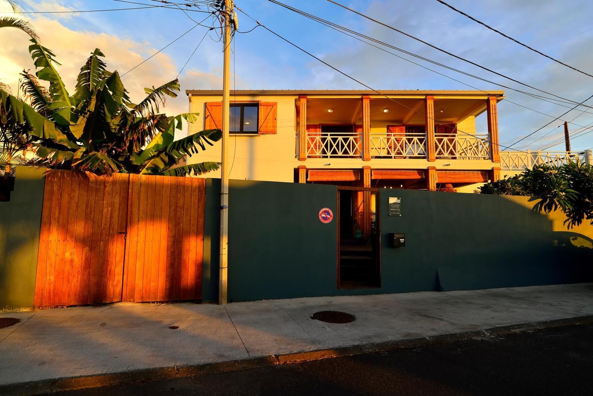 Le Rayon Bleu - Sunset View Saint Pierre Exterior foto